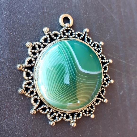 New Green Stripes Agate Metal Pendant. - Picture 5 of 12